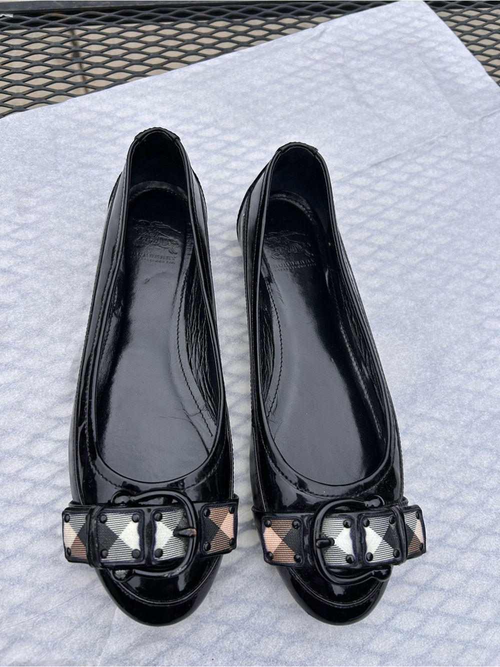 Burberry Black Patent Leather Ballet Flats Nova Check Bow Buckle Sz 8.5 Glossy - Picture 10 of 12